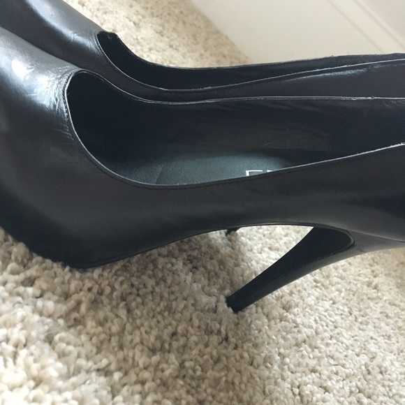 black pumps - Picture 3 of 5